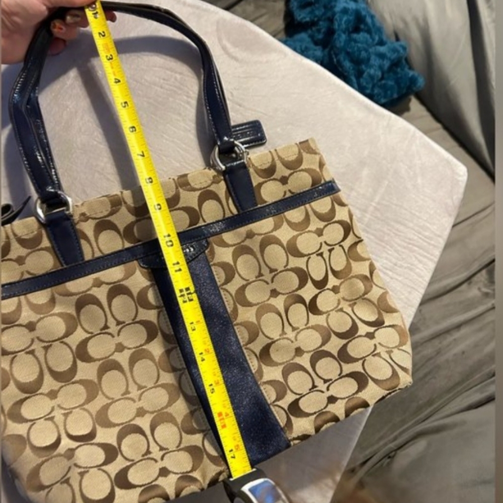 AUTHENTIC COACH TOTE BAG JACQUARD SIGNATURE C W/ BLUE PATENTED LEATHER TRIM. NEW - Picture 8 of 16